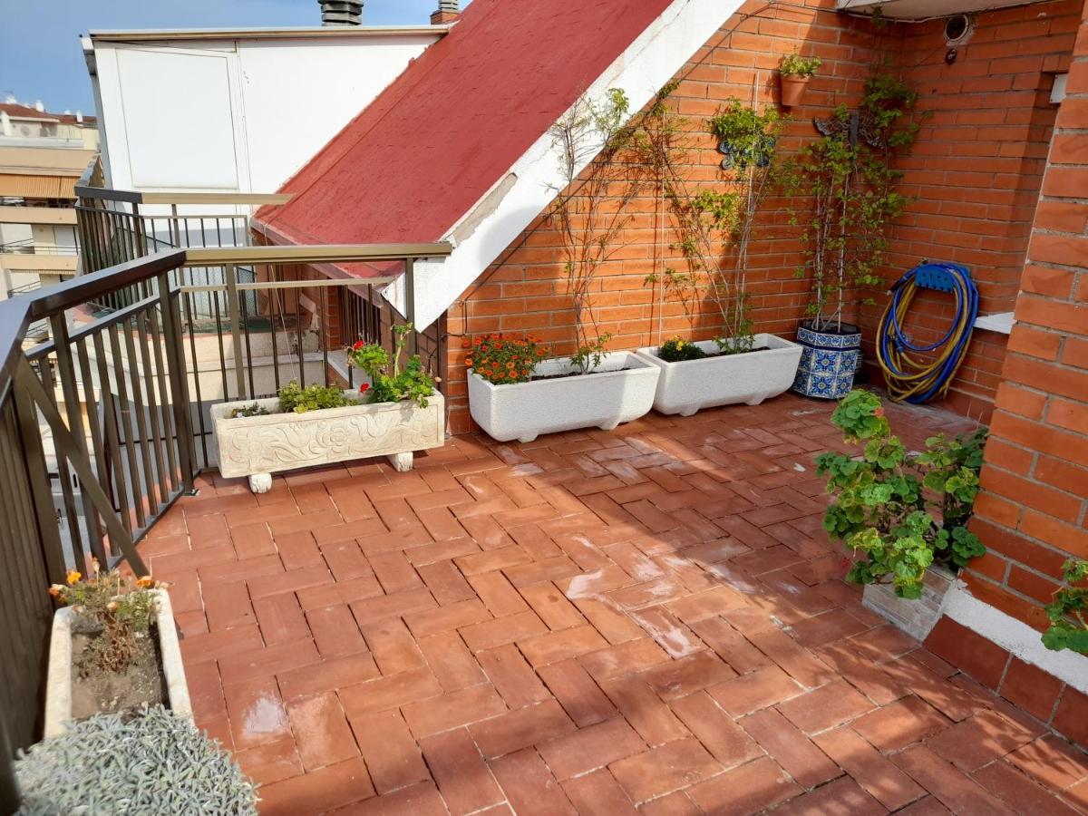 Atico Isaac Albeniz Apartment ลาปีเนดา ภายนอก รูปภาพ