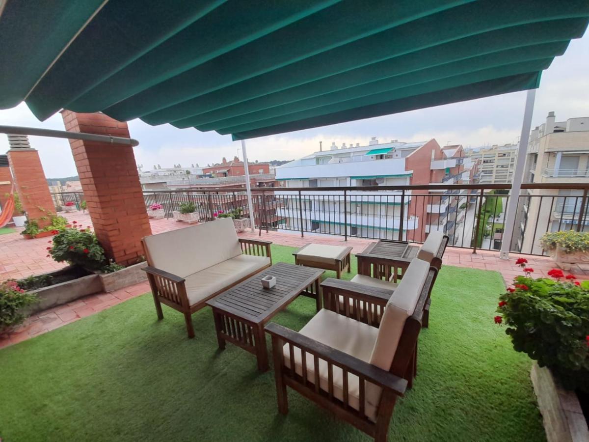 Atico Isaac Albeniz Apartment ลาปีเนดา ภายนอก รูปภาพ